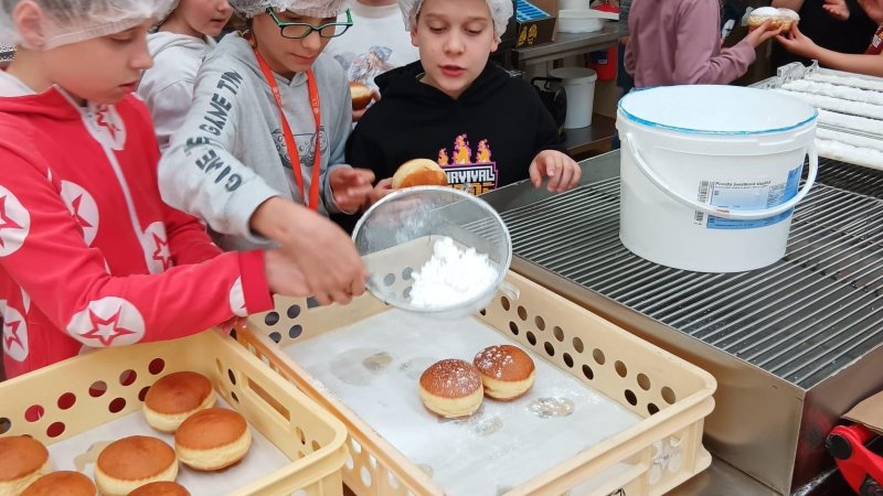 Žáci 4. A si prohlédli kbelskou pekárnu Kabát