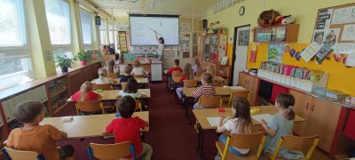 Děti z kbelské mateřinky na zkušenou ve škole