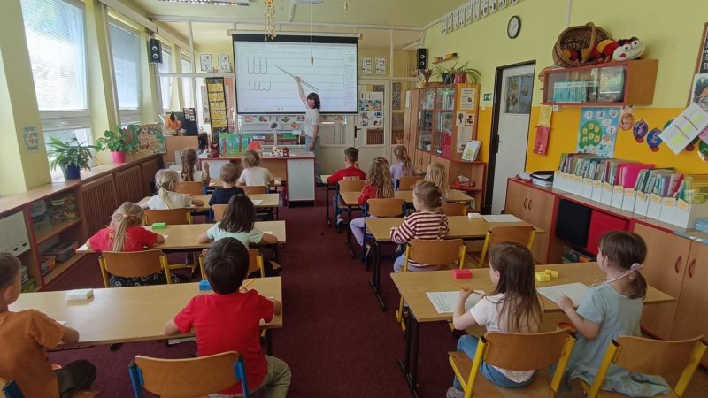 Děti z kbelské mateřinky na zkušenou ve škole