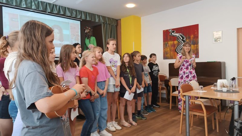 Předprázdninové Obejmi hrou připravila 5. D