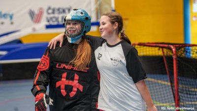 Momentky z florbalových turnajů žákyň