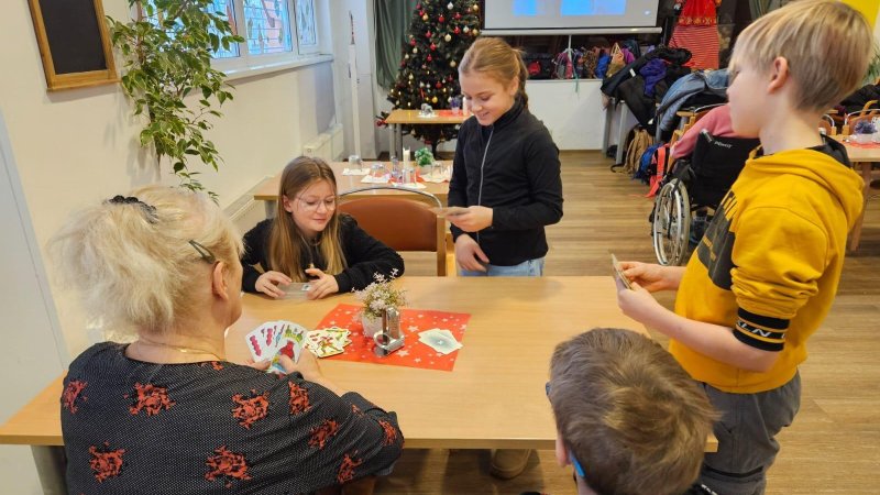 Třída: 4. D Vánoční Obejmi hrou