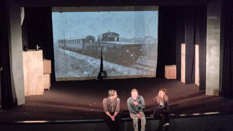 Čtvrťáci a páťáci viděli představení Elektrický Emil