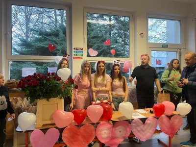 Deváťáci připravili tradiční akci sv. Valentýna