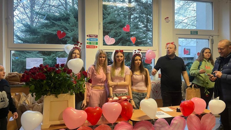Deváťáci připravili tradiční akci sv. Valentýna