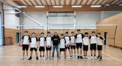 Osmáci a deváťáci se zúčastnili volejbalového turnaje